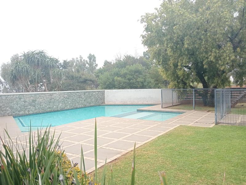 2 Bedroom Property for Sale in Pinehaven Gauteng