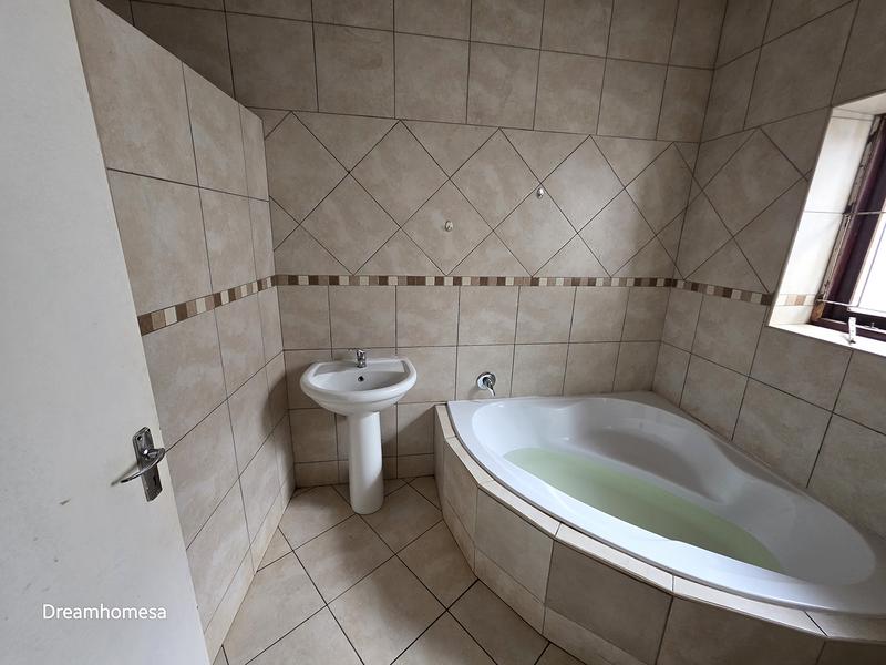 To Let 4 Bedroom Property for Rent in Morningside Gauteng