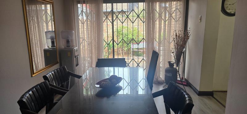 2 Bedroom Property for Sale in Magalieskruin Gauteng
