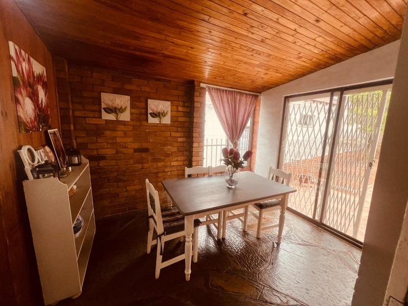 3 Bedroom Property for Sale in Mountain View Gauteng