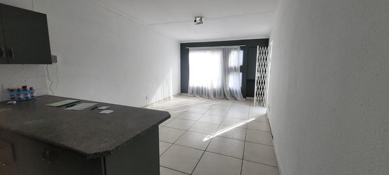 2 Bedroom Property for Sale in Mulbarton Gauteng