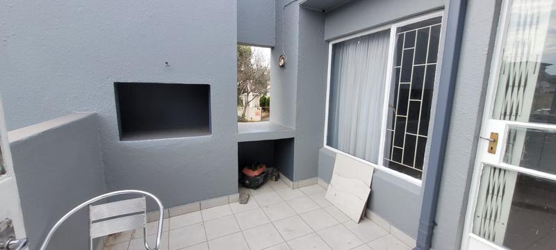 2 Bedroom Property for Sale in Mulbarton Gauteng