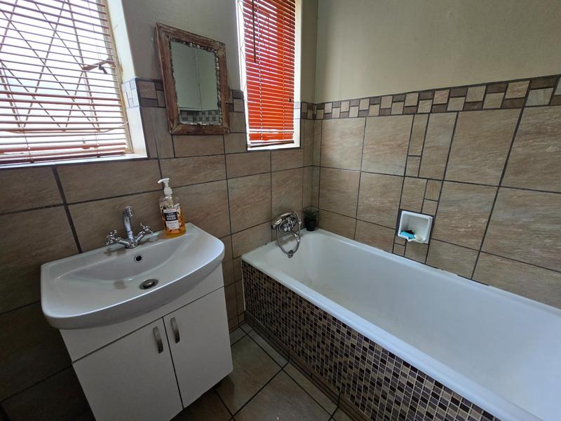 2 Bedroom Property for Sale in Three Rivers East Gauteng