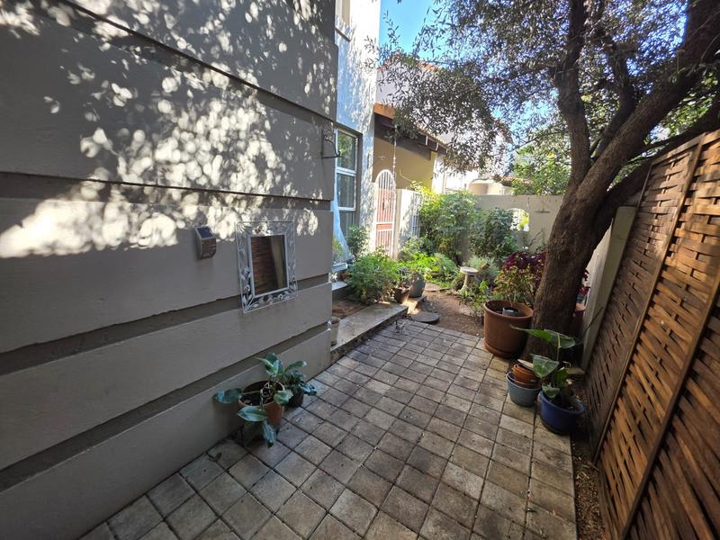 2 Bedroom Property for Sale in Sunninghill Gauteng