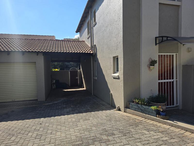 2 Bedroom Property for Sale in Sunninghill Gauteng
