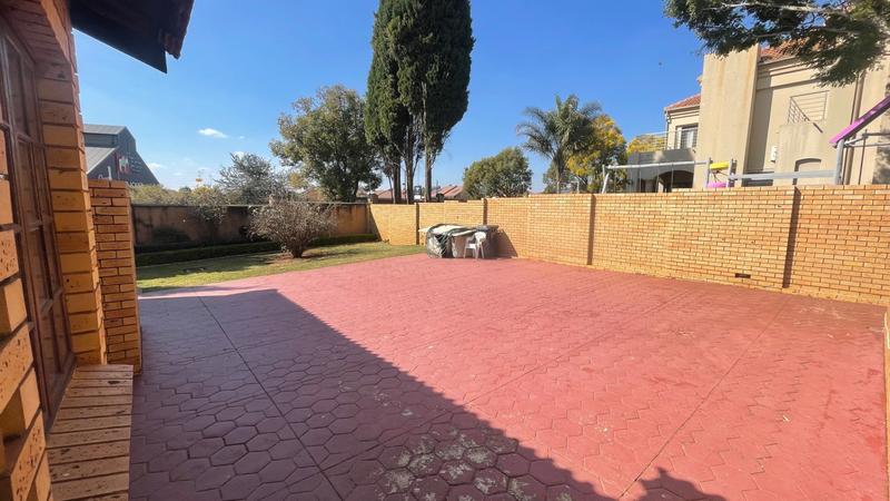 4 Bedroom Property for Sale in Eldoglen Gauteng