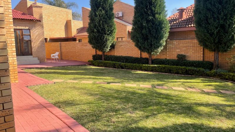 4 Bedroom Property for Sale in Eldoglen Gauteng