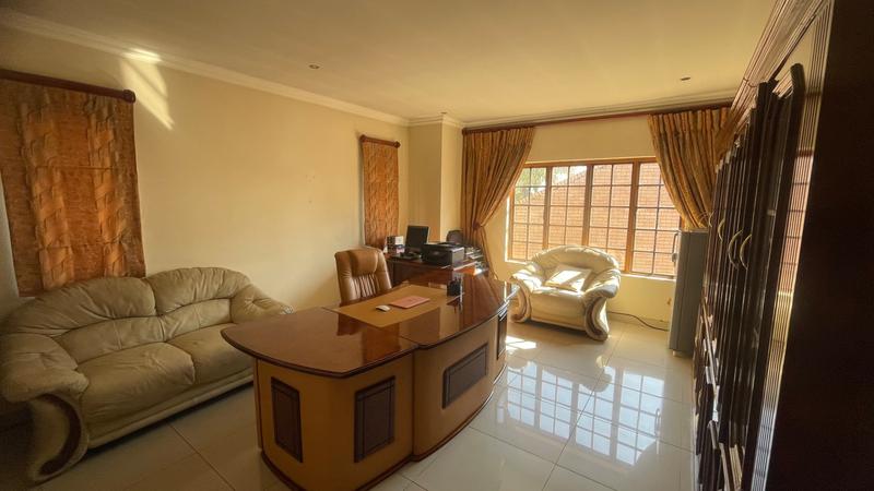4 Bedroom Property for Sale in Eldoglen Gauteng