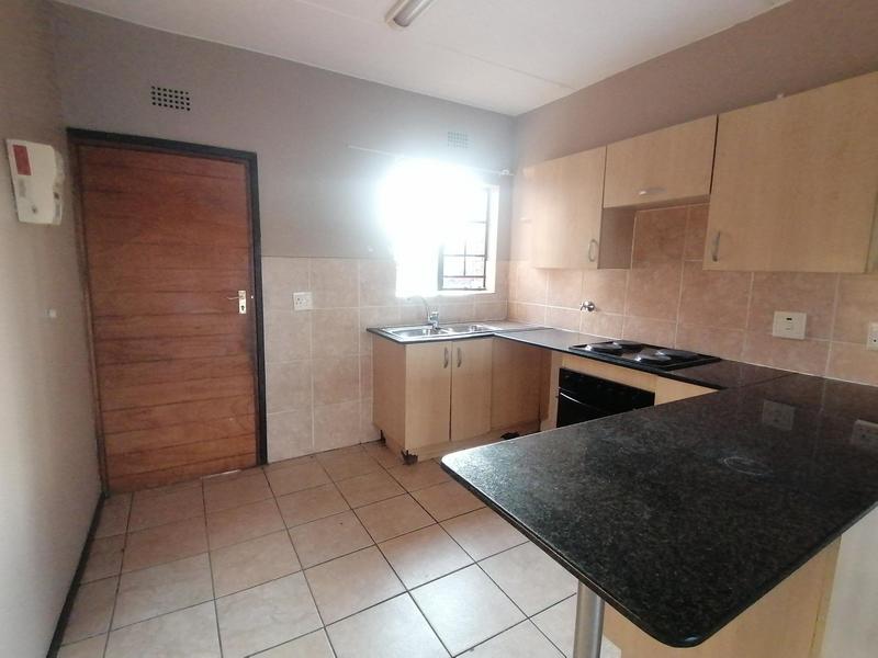 To Let 2 Bedroom Property for Rent in Sonneveld Gauteng