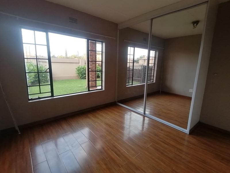 To Let 2 Bedroom Property for Rent in Sonneveld Gauteng