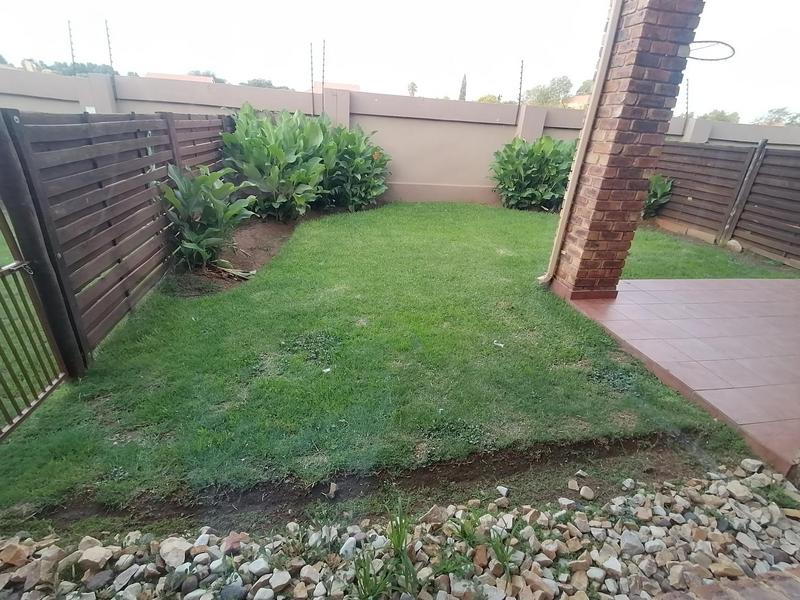 To Let 2 Bedroom Property for Rent in Sonneveld Gauteng