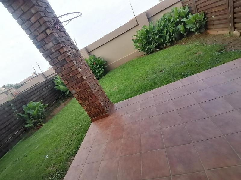To Let 2 Bedroom Property for Rent in Sonneveld Gauteng