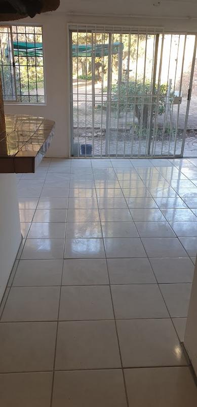 To Let 1 Bedroom Property for Rent in Glen Austin Gauteng