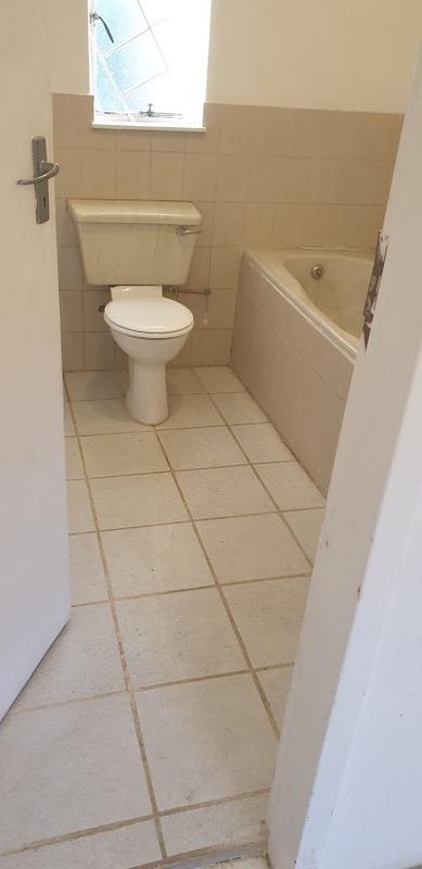 To Let 1 Bedroom Property for Rent in Glen Austin Gauteng