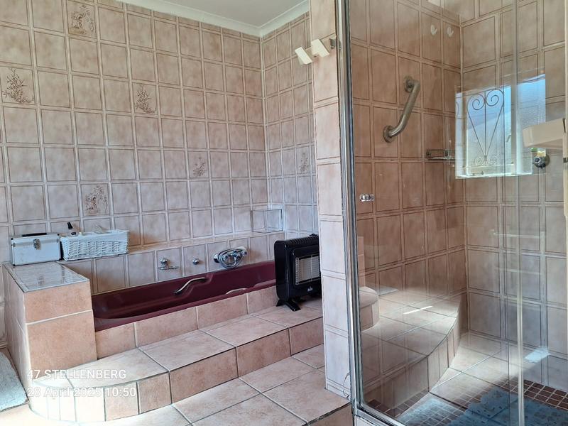 To Let 4 Bedroom Property for Rent in Lyndhurst Gauteng