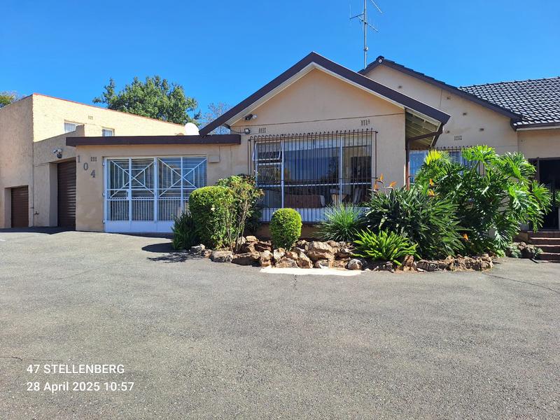 To Let 4 Bedroom Property for Rent in Lyndhurst Gauteng