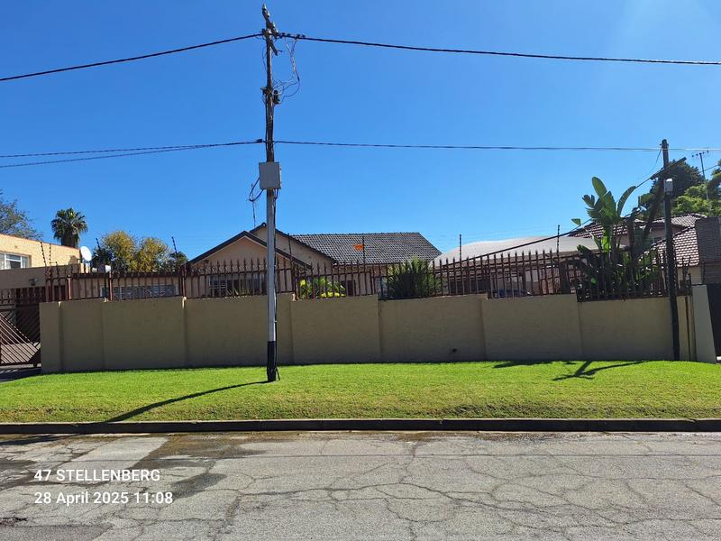 To Let 4 Bedroom Property for Rent in Lyndhurst Gauteng