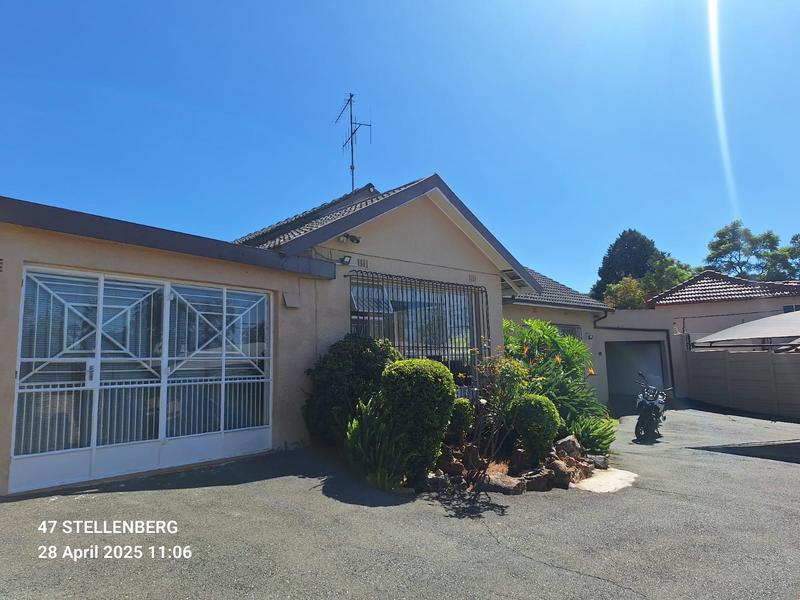 To Let 4 Bedroom Property for Rent in Lyndhurst Gauteng