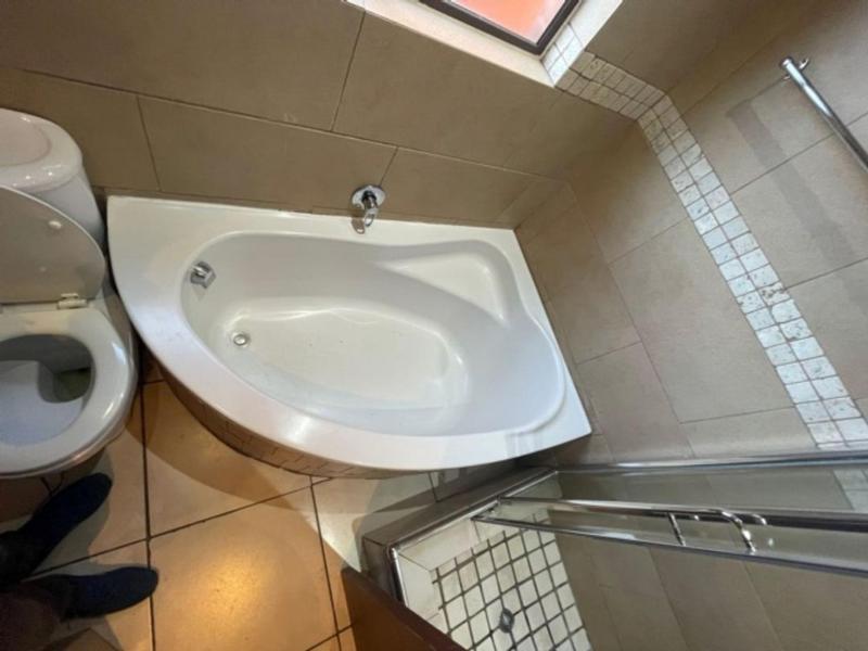 2 Bedroom Property for Sale in Wilro Park Gauteng