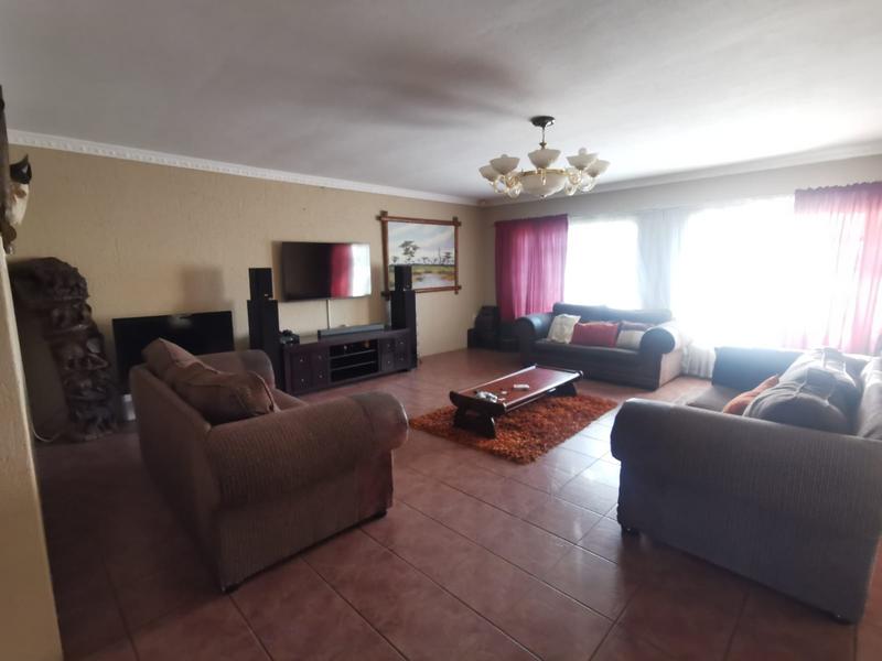 To Let 4 Bedroom Property for Rent in Strubenvale Gauteng