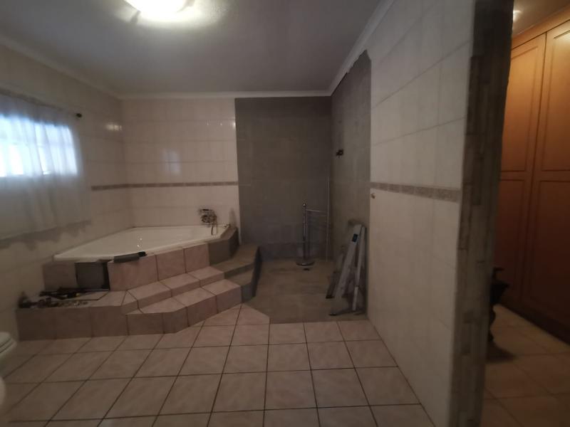 To Let 4 Bedroom Property for Rent in Strubenvale Gauteng