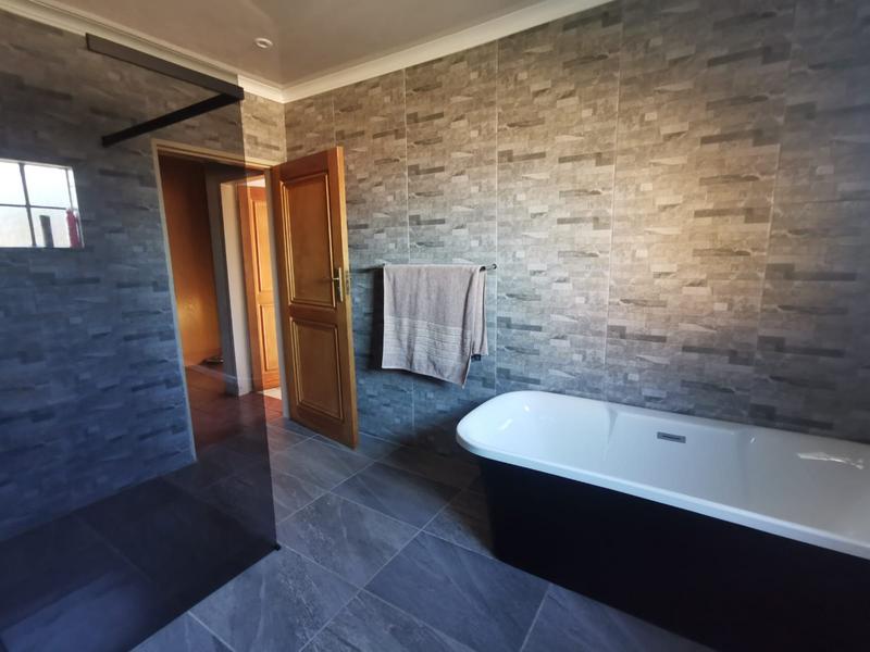 To Let 4 Bedroom Property for Rent in Strubenvale Gauteng
