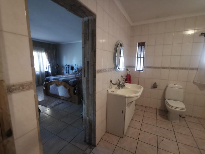 To Let 4 Bedroom Property for Rent in Strubenvale Gauteng