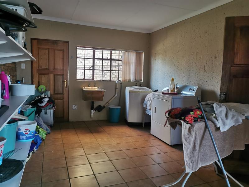 To Let 4 Bedroom Property for Rent in Strubenvale Gauteng