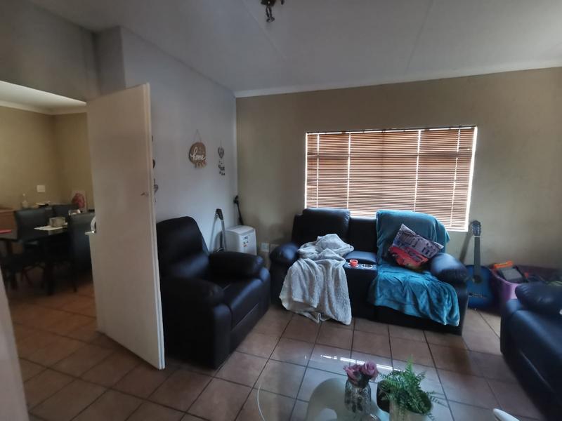 To Let 4 Bedroom Property for Rent in Strubenvale Gauteng