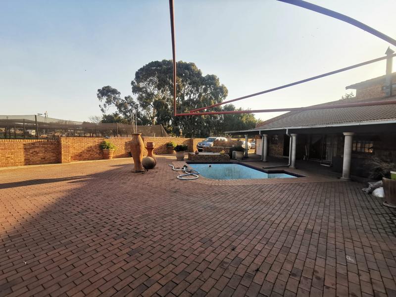 To Let 4 Bedroom Property for Rent in Strubenvale Gauteng