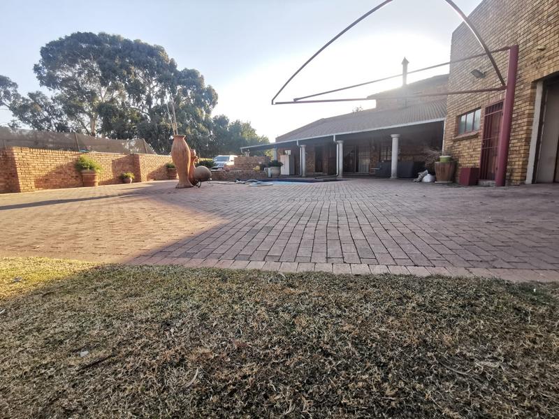To Let 4 Bedroom Property for Rent in Strubenvale Gauteng