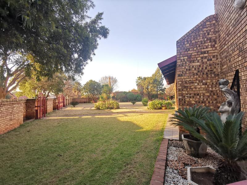 To Let 4 Bedroom Property for Rent in Strubenvale Gauteng