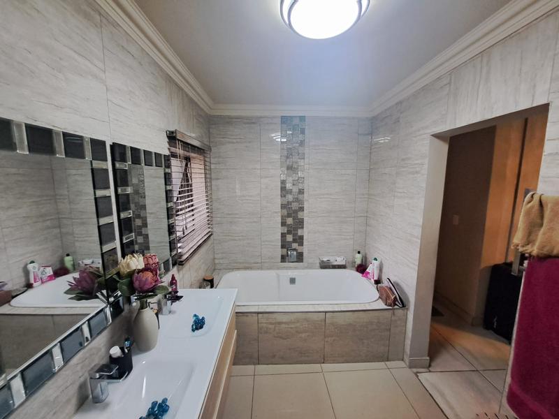 3 Bedroom Property for Sale in Heuweloord Gauteng