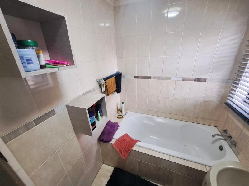 3 Bedroom Property for Sale in Heuweloord Gauteng
