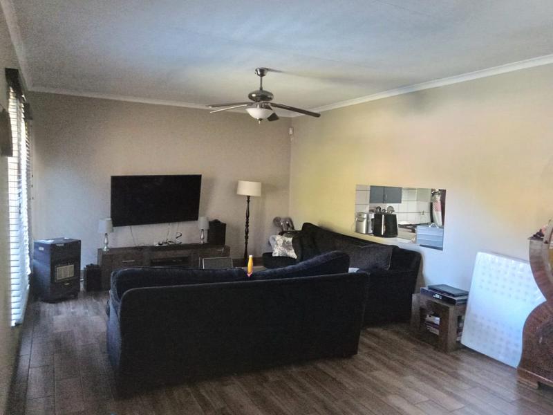 5 Bedroom Property for Sale in Rooihuiskraal Gauteng