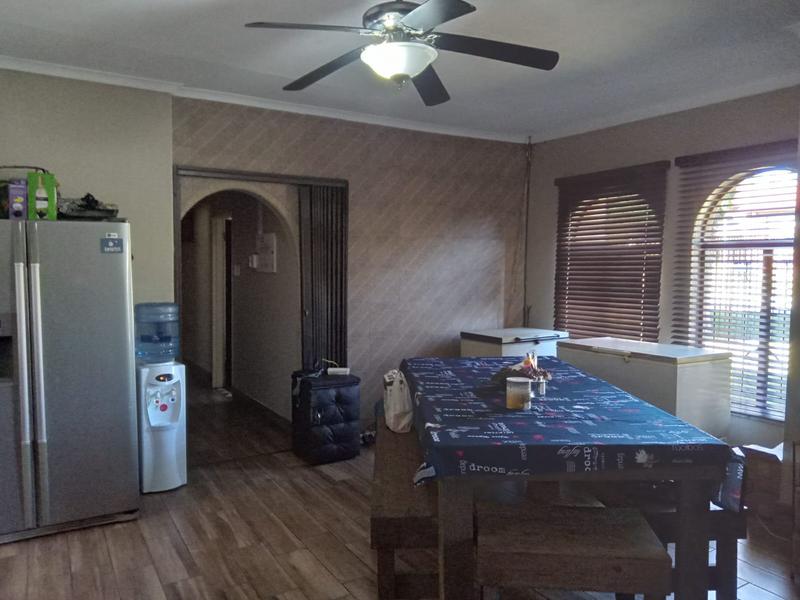 5 Bedroom Property for Sale in Rooihuiskraal Gauteng