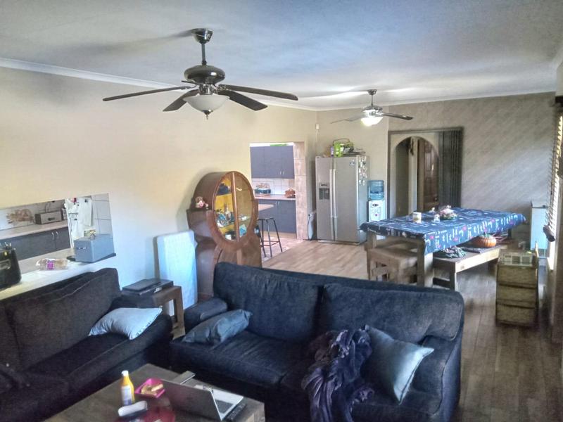 5 Bedroom Property for Sale in Rooihuiskraal Gauteng