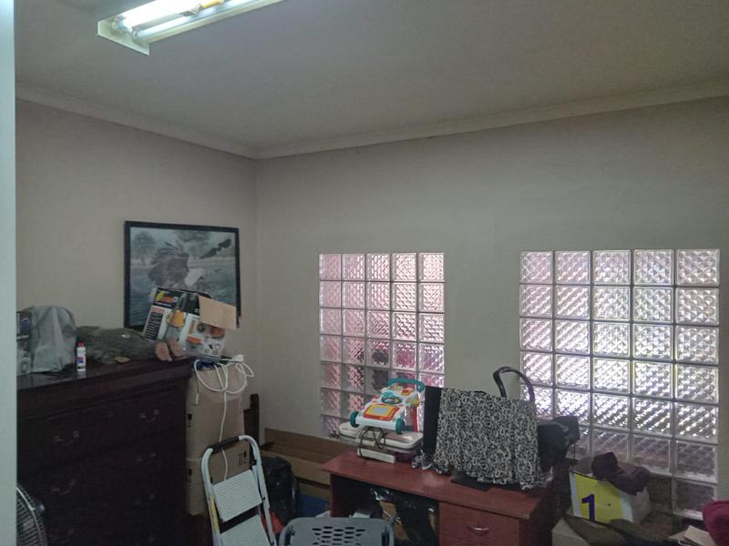 5 Bedroom Property for Sale in Rooihuiskraal Gauteng
