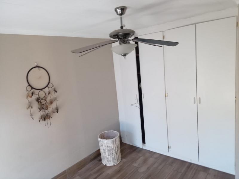 5 Bedroom Property for Sale in Rooihuiskraal Gauteng