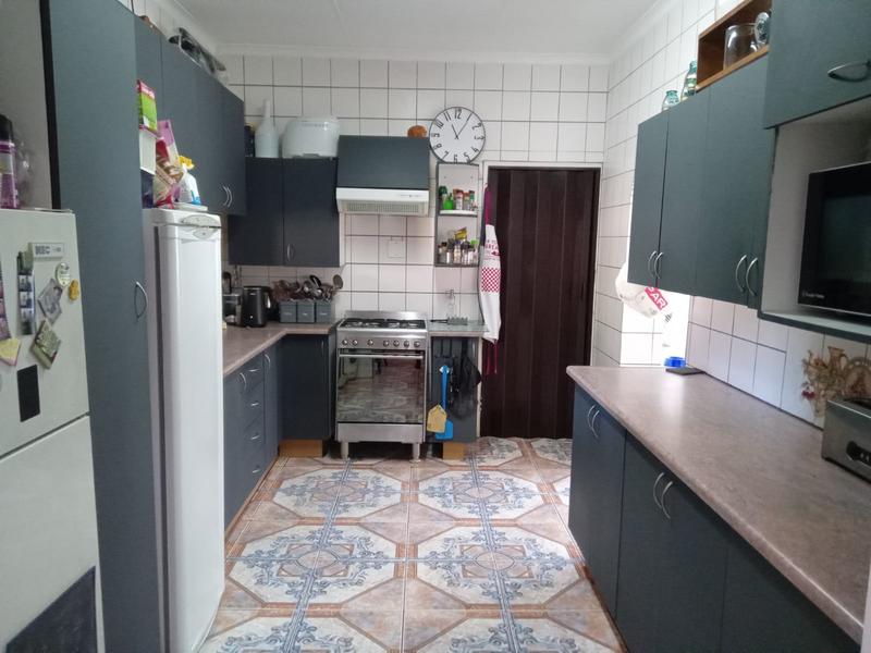 5 Bedroom Property for Sale in Rooihuiskraal Gauteng
