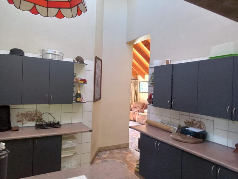 5 Bedroom Property for Sale in Rooihuiskraal Gauteng