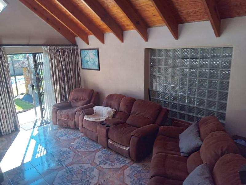 5 Bedroom Property for Sale in Rooihuiskraal Gauteng