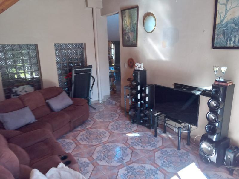 5 Bedroom Property for Sale in Rooihuiskraal Gauteng