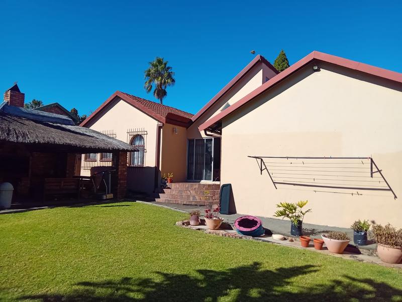 5 Bedroom Property for Sale in Rooihuiskraal Gauteng