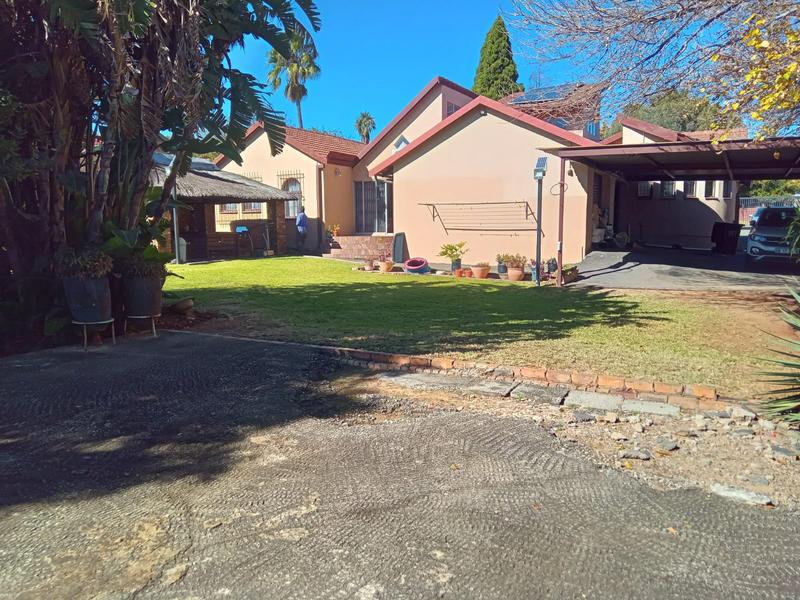 5 Bedroom Property for Sale in Rooihuiskraal Gauteng
