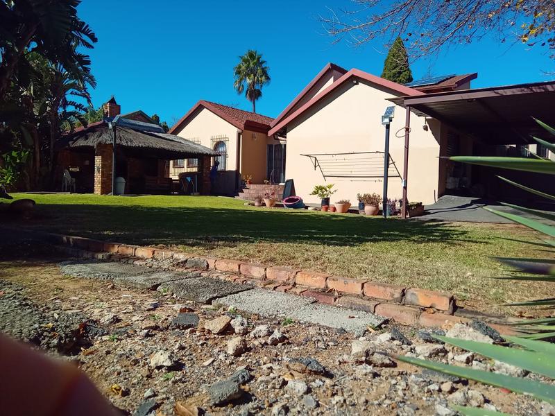 5 Bedroom Property for Sale in Rooihuiskraal Gauteng