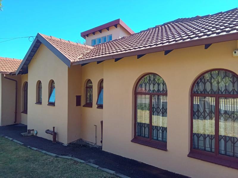 5 Bedroom Property for Sale in Rooihuiskraal Gauteng