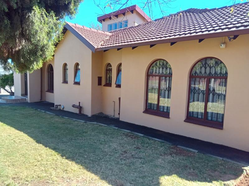5 Bedroom Property for Sale in Rooihuiskraal Gauteng