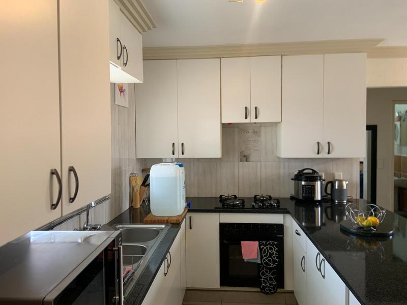 2 Bedroom Property for Sale in The Reeds Gauteng