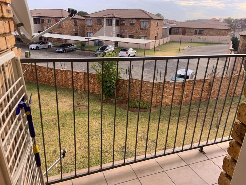 2 Bedroom Property for Sale in The Reeds Gauteng